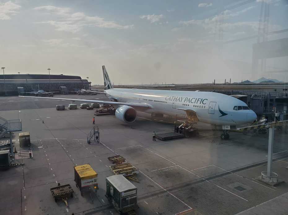 photo of a cathay pacific boeing 777-300er in hong kong international airport