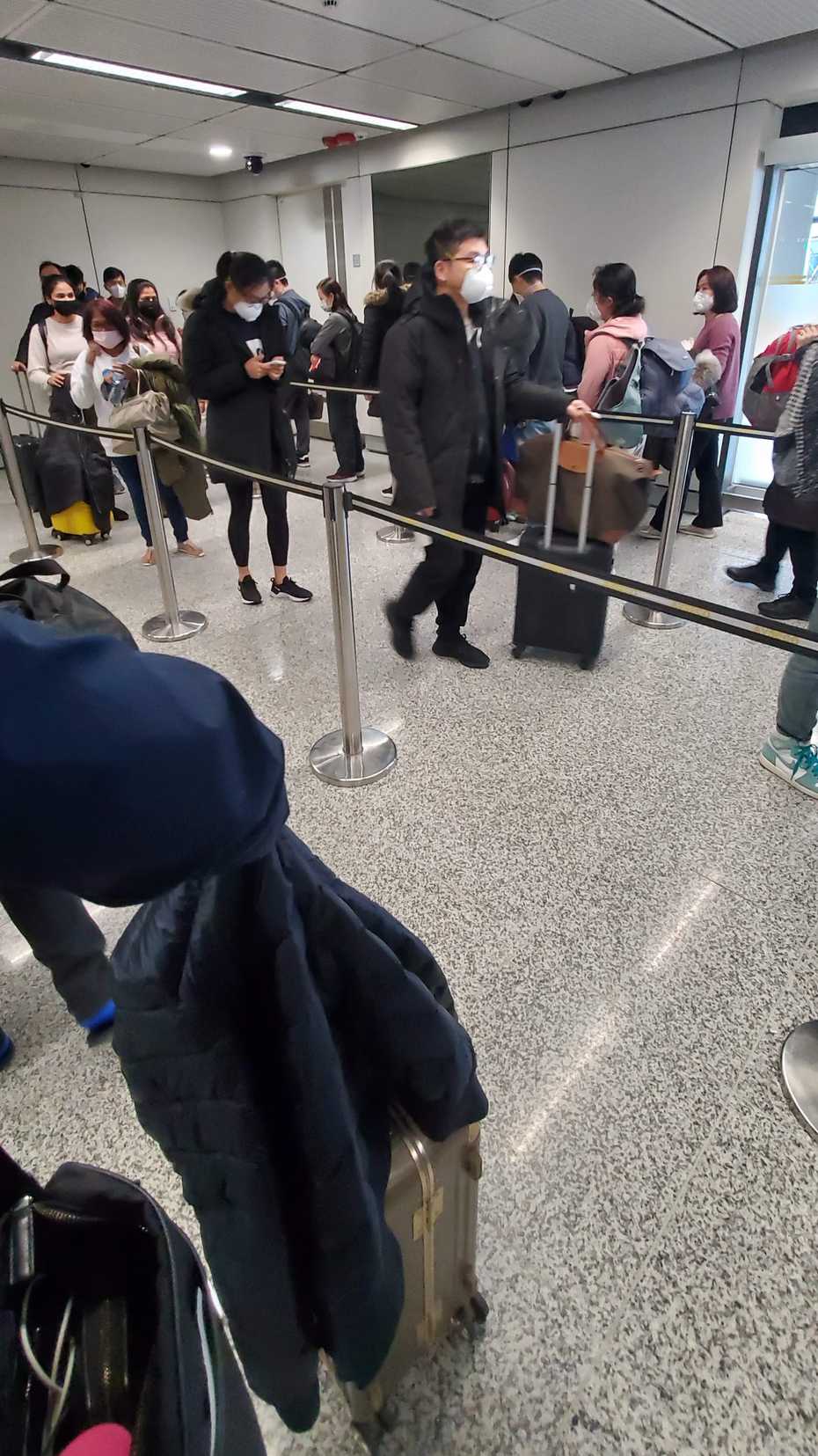 The line at the immigration checkpoint for international flights at hong kong international airport
